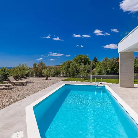 Villa Mate S Bazenom I Prekrasnim Pogledom Na Kornic