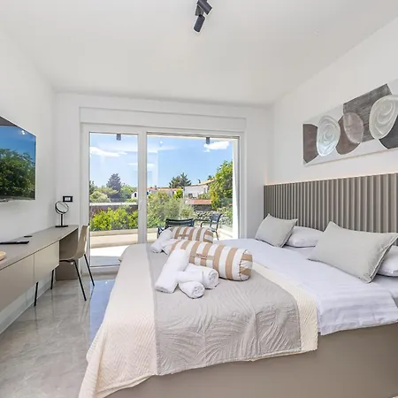Villa Mate S Bazenom I Prekrasnim Pogledom Na Kornic