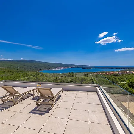 Mate S Bazenom I Prekrasnim Pogledom Na Villa *