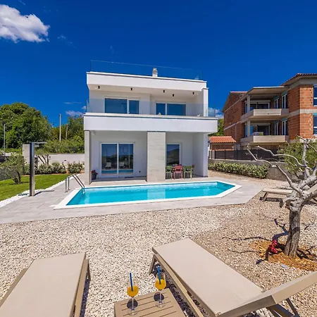 Mate S Bazenom I Prekrasnim Pogledom Na Villa *