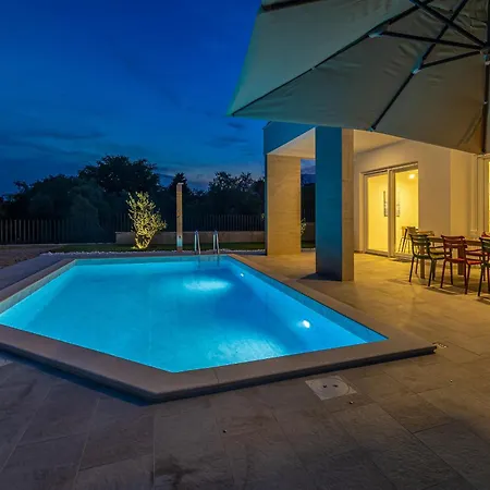 Villa Mate S Bazenom I Prekrasnim Pogledom Na Kornic